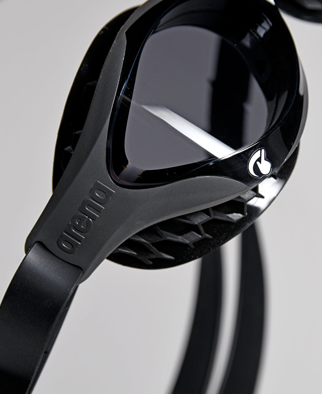 Arena Air-Bold Swipe Smoke-Smoke-Black SW3