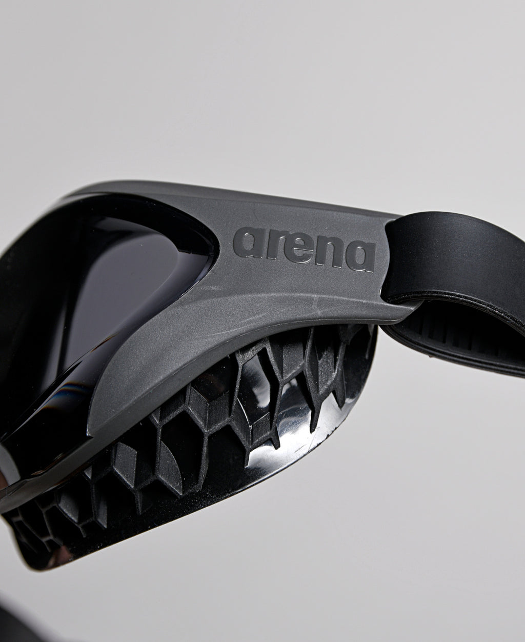 Arena Air-Bold Swipe Smoke-Smoke-Black SW3